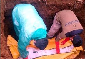 Penguburan jenazah Korban Longsor Banjarnegara